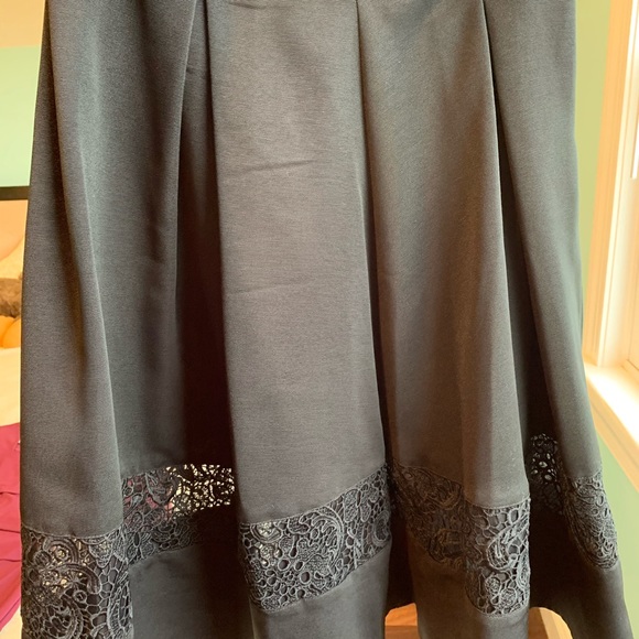 EXPRESS Pleated A-Line Circle Skirt Crochet Lace - Picture 4 of 6